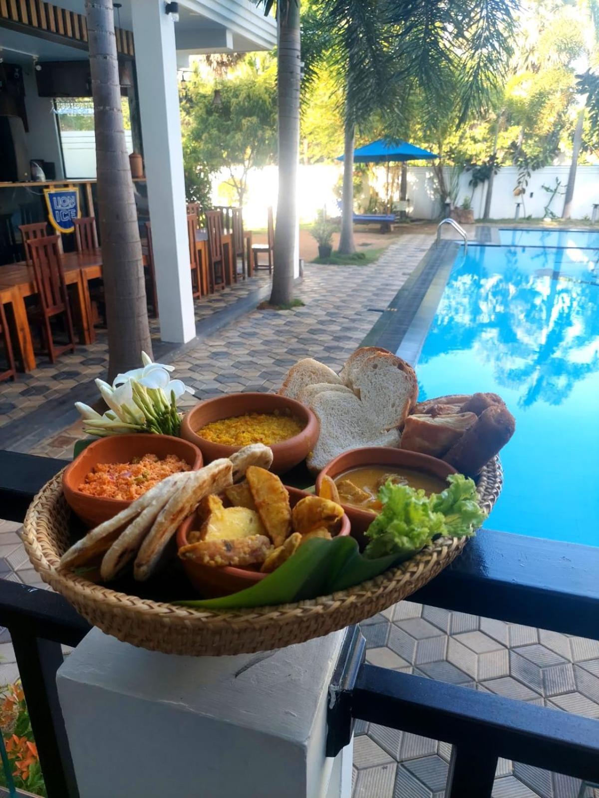 J7 Villaj Resort Тринкомале Екстериор снимка